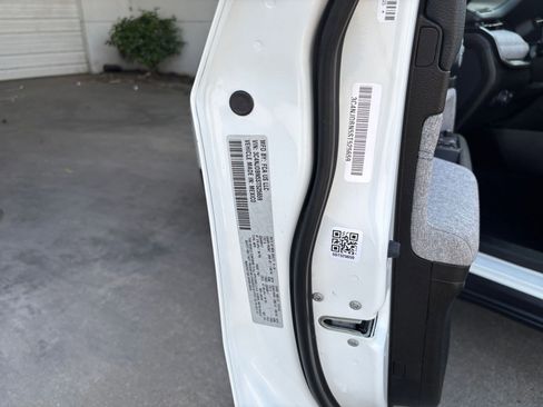 Used 2025 Jeep Compass Latitude AWD/4WD image 28