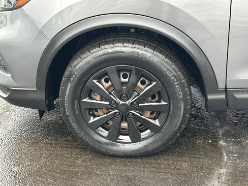 Used 2020 Nissan Rogue Sport S image 11