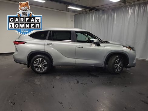 Used 2023 Toyota Highlander XLE image 9