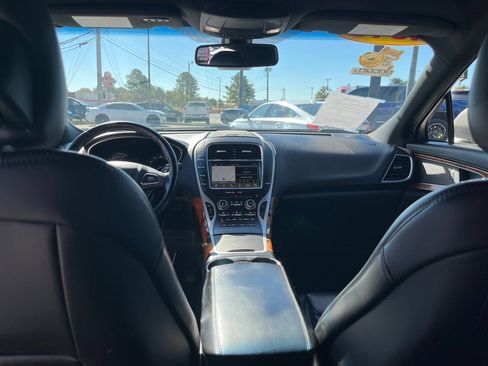 Used 2018 Lincoln MKX Select w/ Select Plus Package image 17