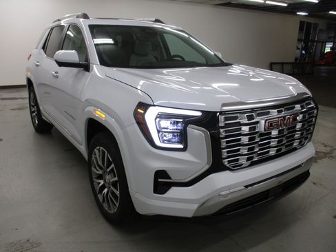 New 2026 GMC Terrain Denali AWD/4WD image 3