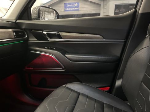 Used 2022 Kia Telluride SX w/ SX Prestige Package image 14