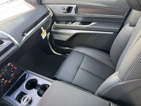 New 2026 Cadillac Vistiq Sport w/ LPO, Floor Liner Package AWD/4WD image 17