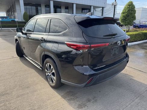 Used 2022 Toyota Highlander XLE FWD image 7