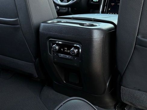 Used 2025 GMC Yukon XL Denali AWD/4WD image 22