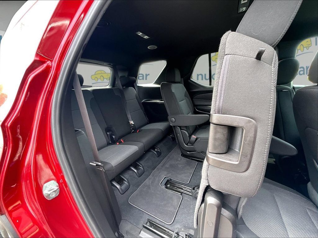 Used 2023 Chevrolet Traverse LT AWD/4WD image 15