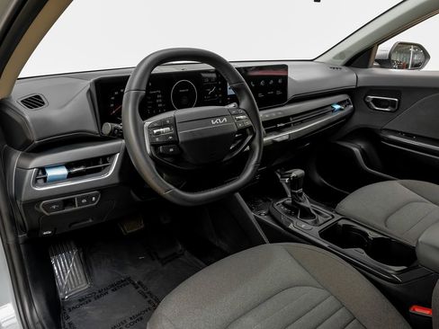 Used 2025 Kia K4 EX image 3