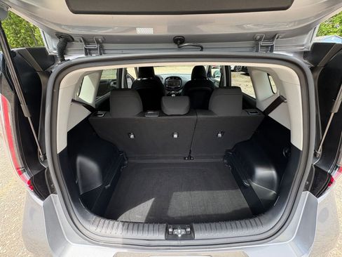 Used 2025 Kia Soul LX w/ LX Technology Package FWD image 29