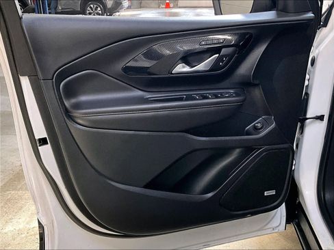 Used 2022 GMC Terrain AT4 w/ Infotainment Package II image 9