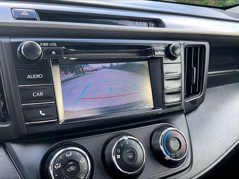 Used 2018 Toyota RAV4 LE image 30