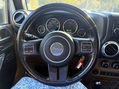 Used 2016 Jeep Wrangler Unlimited Rubicon w/ Connectivity Group image 13