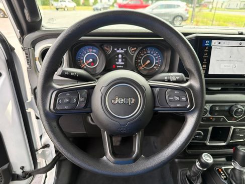 Certified 2024 Jeep Gladiator Sport AWD/4WD image 15