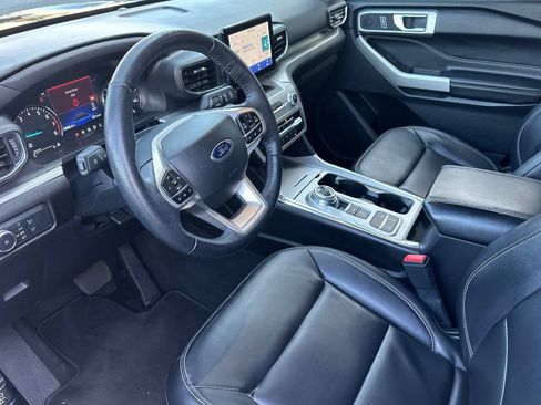 Used 2022 Ford Explorer XLT w/ Equipment Group 202A RWD image 10