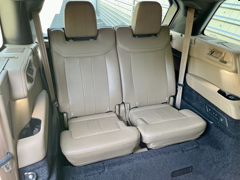 Used 2024 Land Rover Range Rover Long Wheelbase SE AWD/4WD image 32