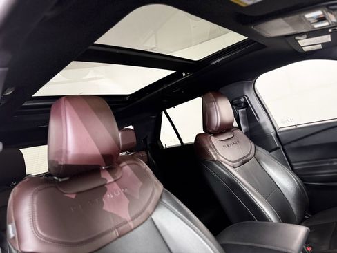 Used 2022 Ford Explorer Platinum image 12