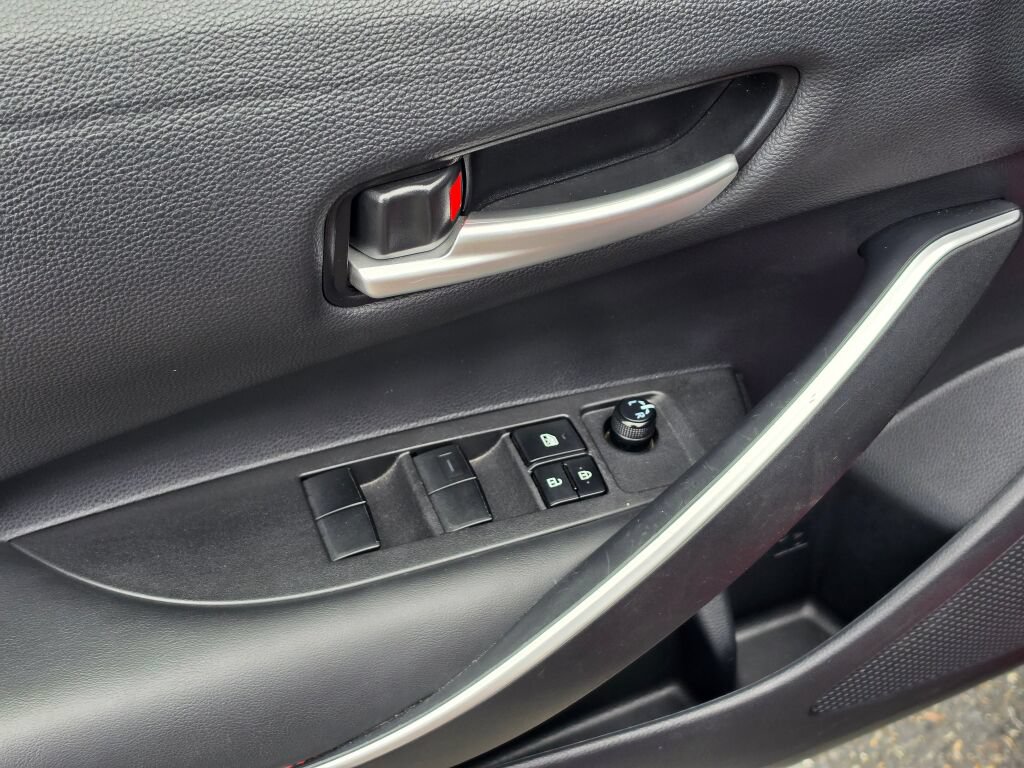 Used 2024 Toyota Corolla SE w/ SE Package FWD image 23