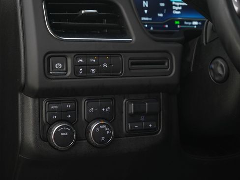 Used 2024 Chevrolet Suburban RST w/ Luxury Package AWD/4WD image 25