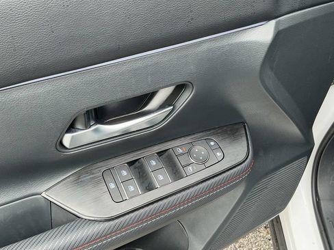 Certified 2025 Nissan Kicks SR FWD image 25