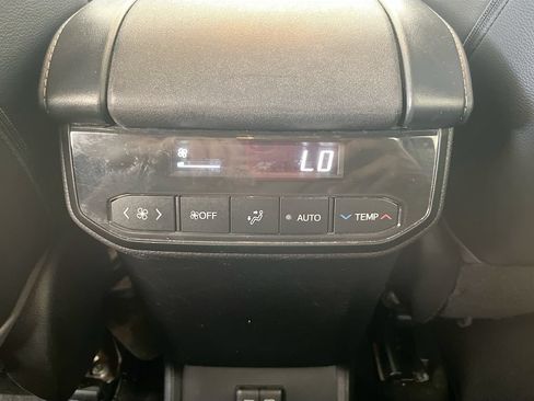Used 2022 Toyota Highlander XSE FWD image 27