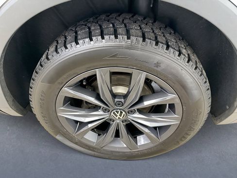 Used 2022 Volkswagen Tiguan SE image 21