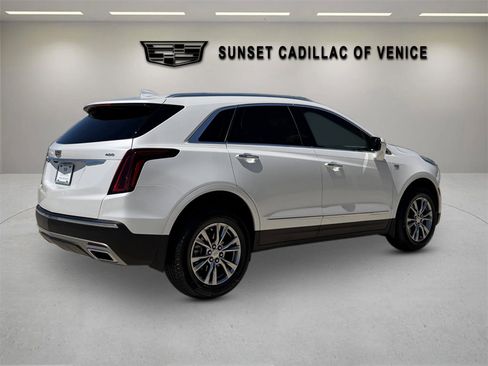 Certified 2023 Cadillac XT5 Premium Luxury image 3
