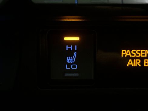 Used 2022 Toyota RAV4 SE w/ Weather & Moonroof Package AWD/4WD image 19