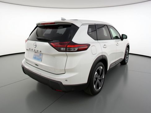 Used 2025 Nissan Rogue SV FWD image 9