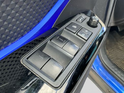Used 2020 Toyota C-HR XLE FWD image 16