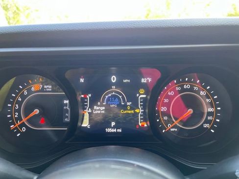 Used 2024 Jeep Wrangler Sport S image 9