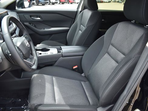 Used 2025 Nissan Rogue SV FWD image 25