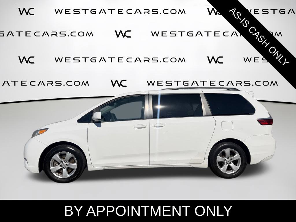 Used 2016 Toyota Sienna LE FWD image 2