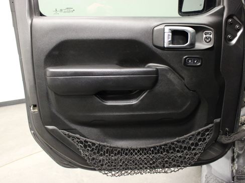 Used 2022 Jeep Gladiator Sport image 12