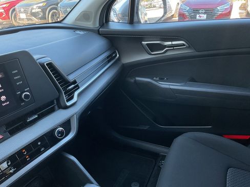 Used 2025 Kia Sportage LX image 37