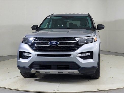Used 2021 Ford Explorer XLT w/ Equipment Group 202A image 2