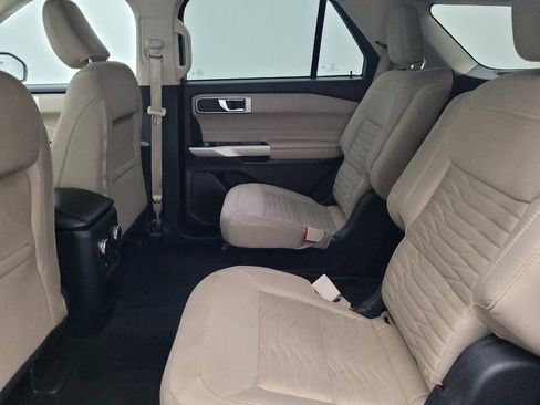 Used 2021 Ford Explorer XLT image 18