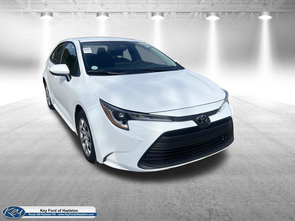 Used 2025 Toyota Corolla LE FWD image 1