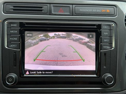 Used 2017 Volkswagen Tiguan Sport FWD image 32