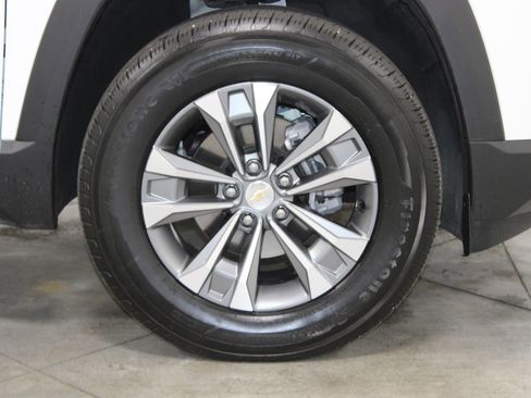 Used 2025 Chevrolet Equinox LT FWD image 13