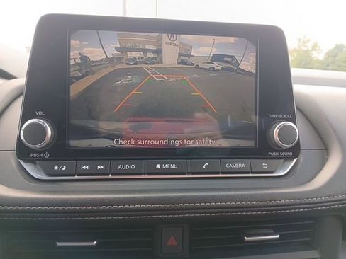 Used 2024 Nissan Rogue SV image 17