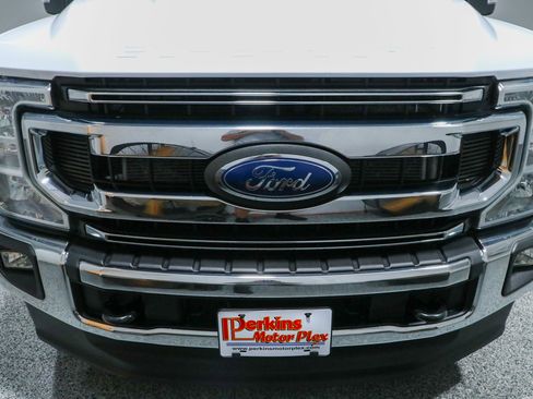 Used 2022 Ford F250 XLT w/ XLT Value Package AWD/4WD image 4