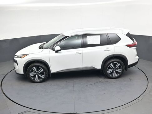 Used 2024 Nissan Rogue SL FWD image 39