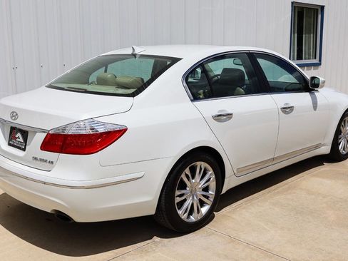 Used 2010 Hyundai Genesis 4.6 image 5