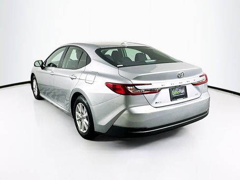 Used 2025 Toyota Camry LE image 5