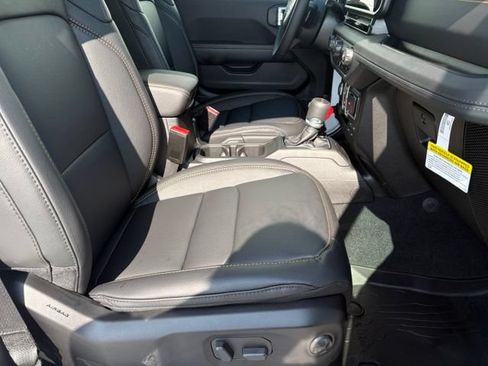 New 2026 Jeep Gladiator Sport AWD/4WD image 18