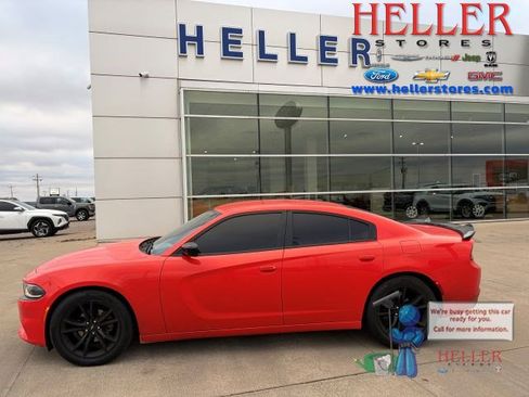 Used 2017 Dodge Charger SE w/ Blacktop Package image 1