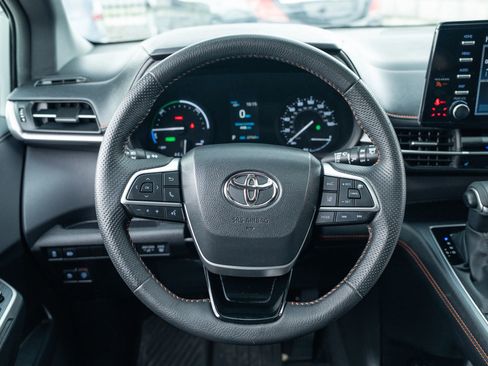 Used 2023 Toyota Sienna XSE FWD image 14