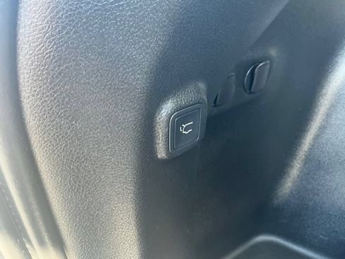 Used 2019 Jeep Cherokee Limited AWD/4WD image 10