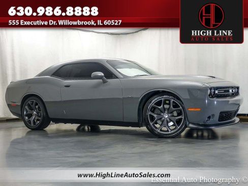 Used 2019 Dodge Challenger R/T RWD image 1