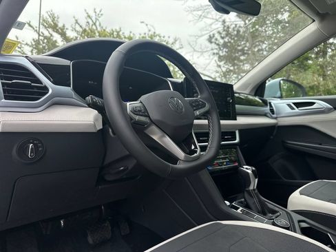 New 2026 Volkswagen Taos SE AWD/4WD image 11