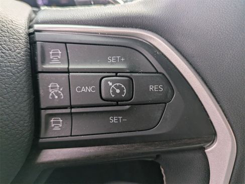 Used 2023 Jeep Grand Cherokee L Limited w/ Black Appearance Package image 19